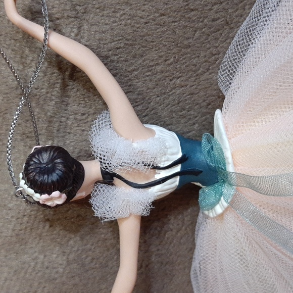 Barbie Lighter than Air porcelain ornament - Picture 7 of 15